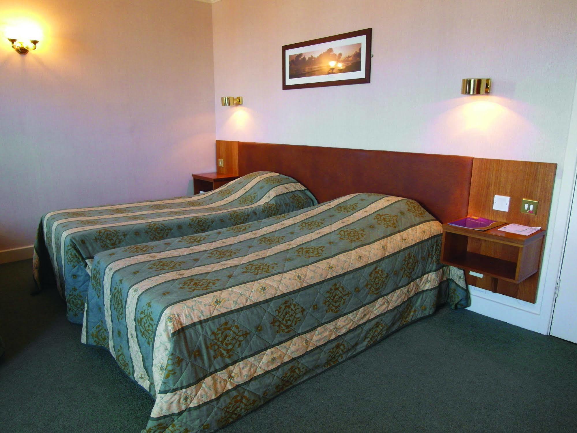 County Hotel Скегнесс Экстерьер фото